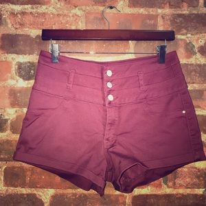 Refuge Highwaisted red fabric shorts
